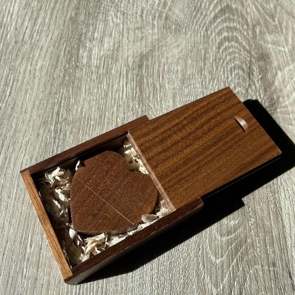 Wooden Heart Zip Drive